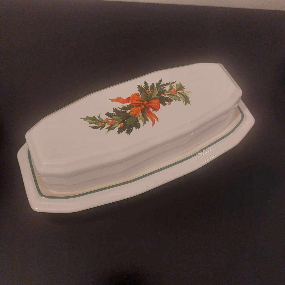 Pfaltzgraff Elegant White Butter Dish with Festive Design - Picture 4 of 5
